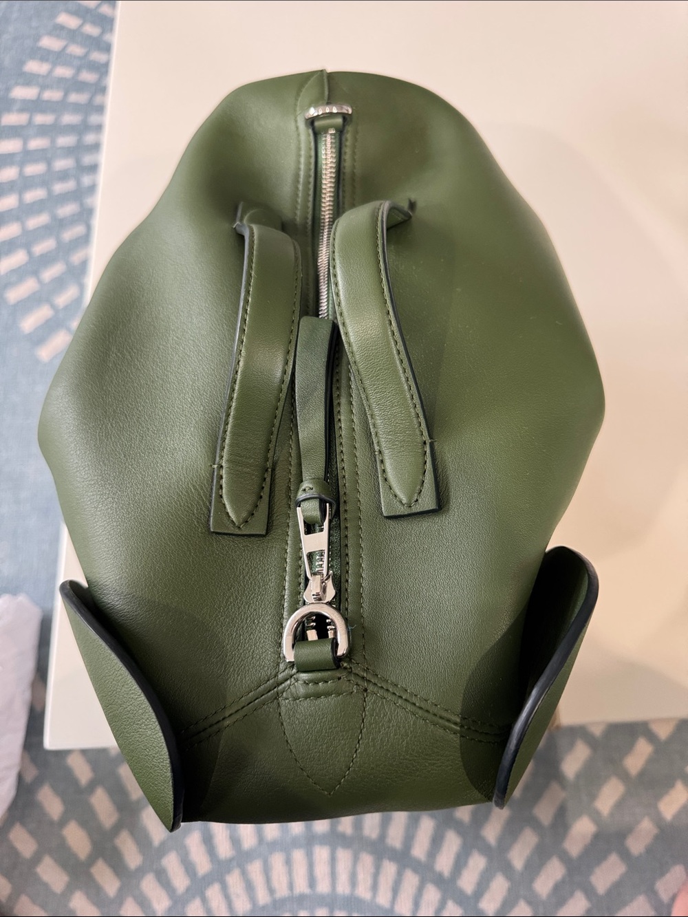 NWT LOEWE Large Elephant Bag in Classic Calfskin- highly collectible piece - Picture 3 of 10